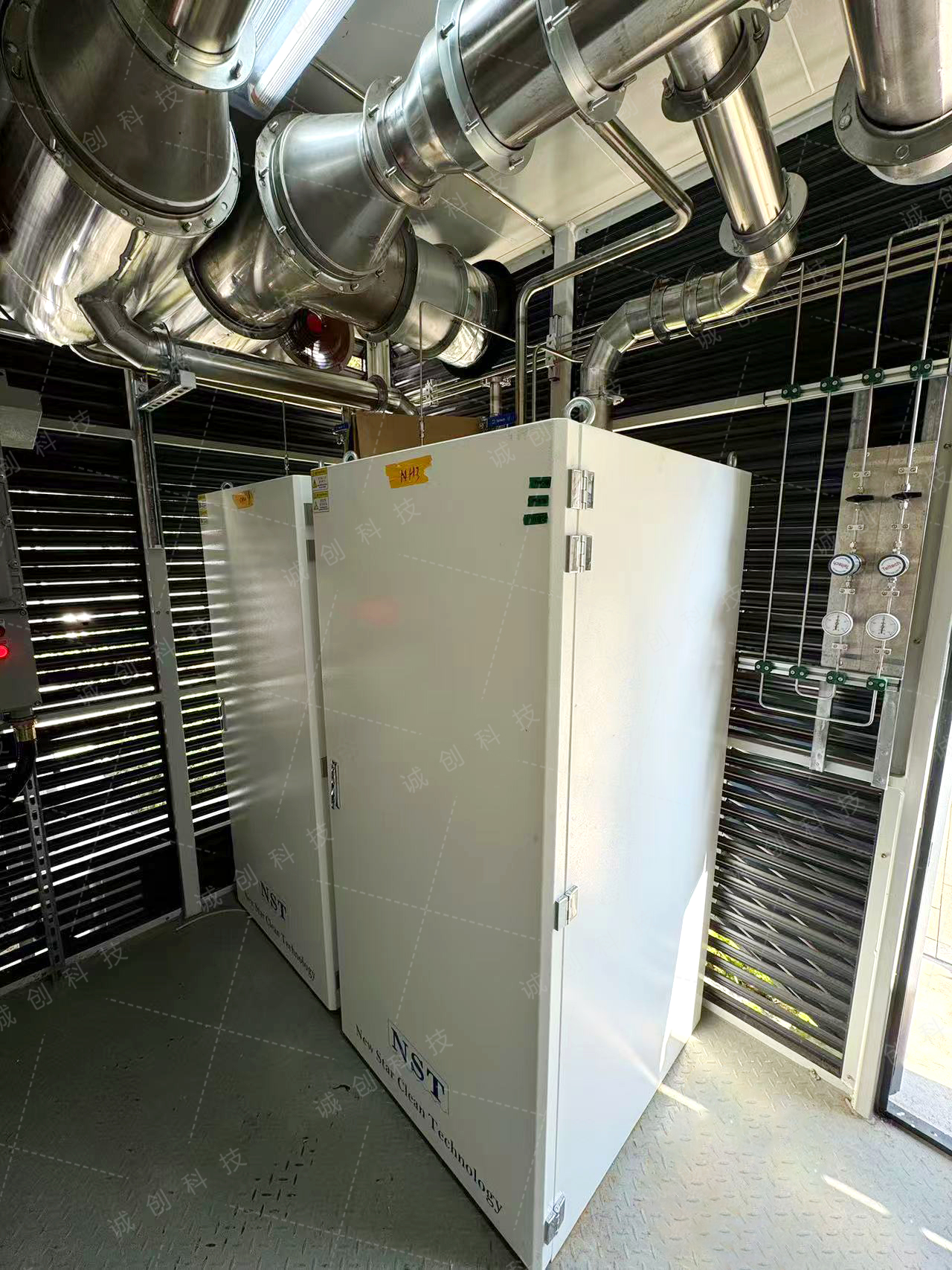 易燃易爆移動氣站中的3臺尾氣處理器 易燃易爆移動氣站中的3臺尾氣處理器